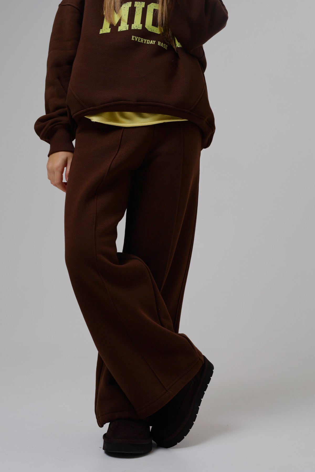 Dzwony oraz joggery (chocolate) miś od spodu