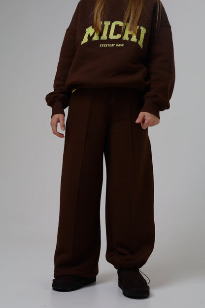 Dzwony oraz joggery (chocolate) miś od spodu