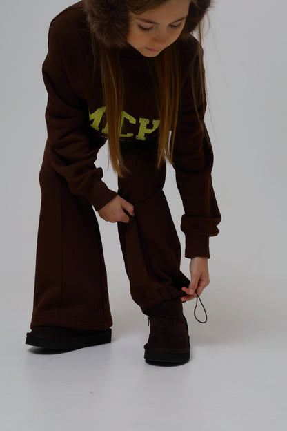 Dzwony oraz joggery (chocolate) miś od spodu