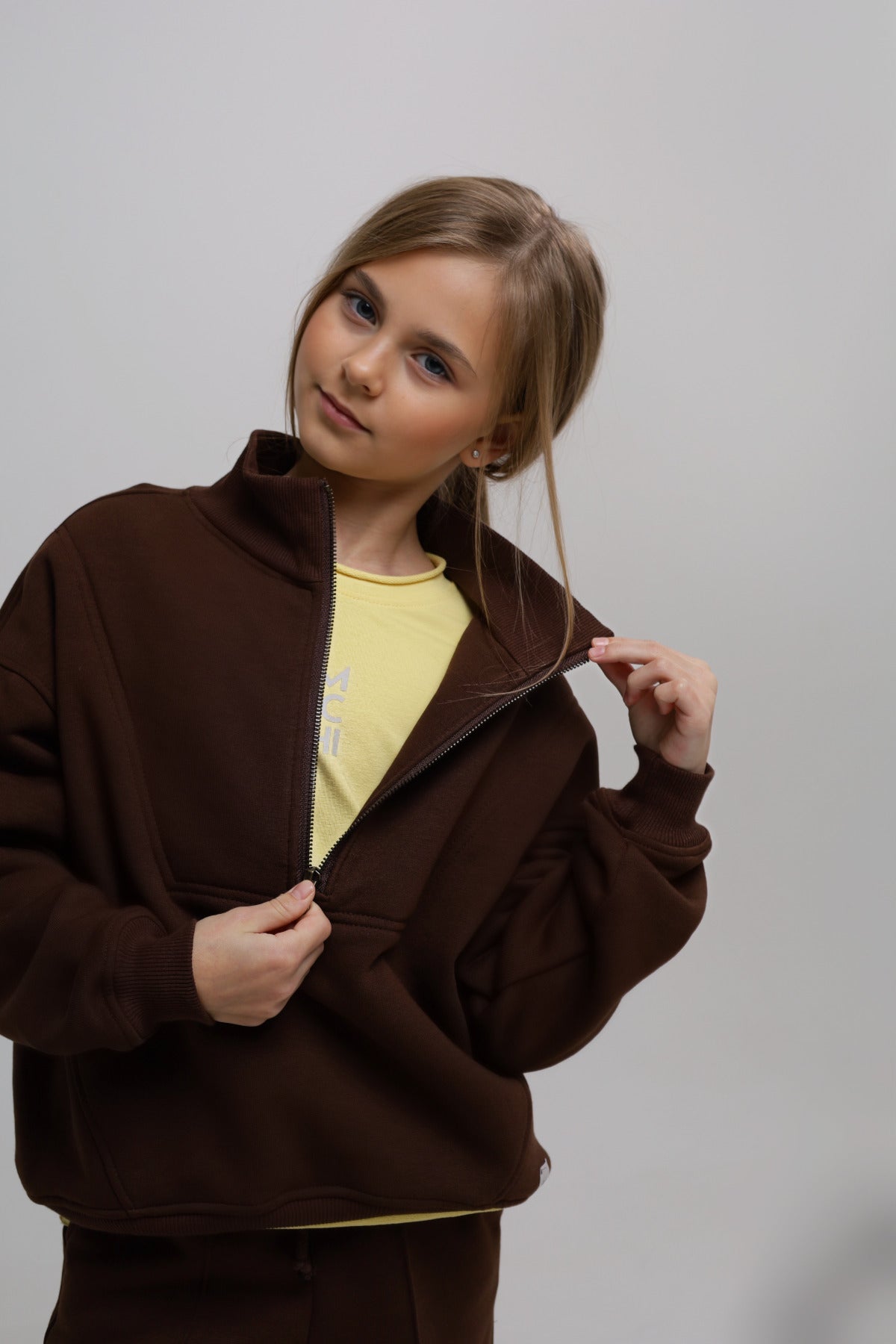 Bluza z wysokim kołnierzem na zamek miś od spodu