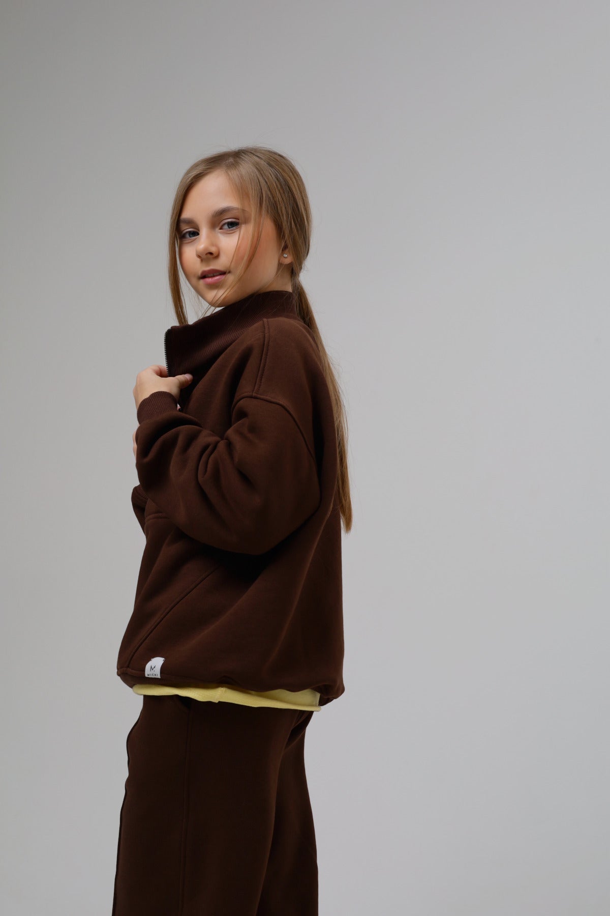 Bluza z wysokim kołnierzem na zamek miś od spodu